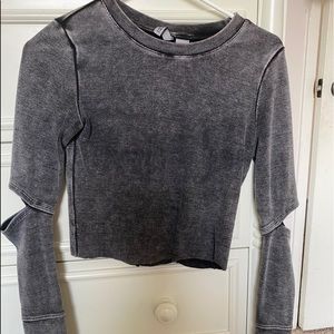 Distressed elbow cut out top
